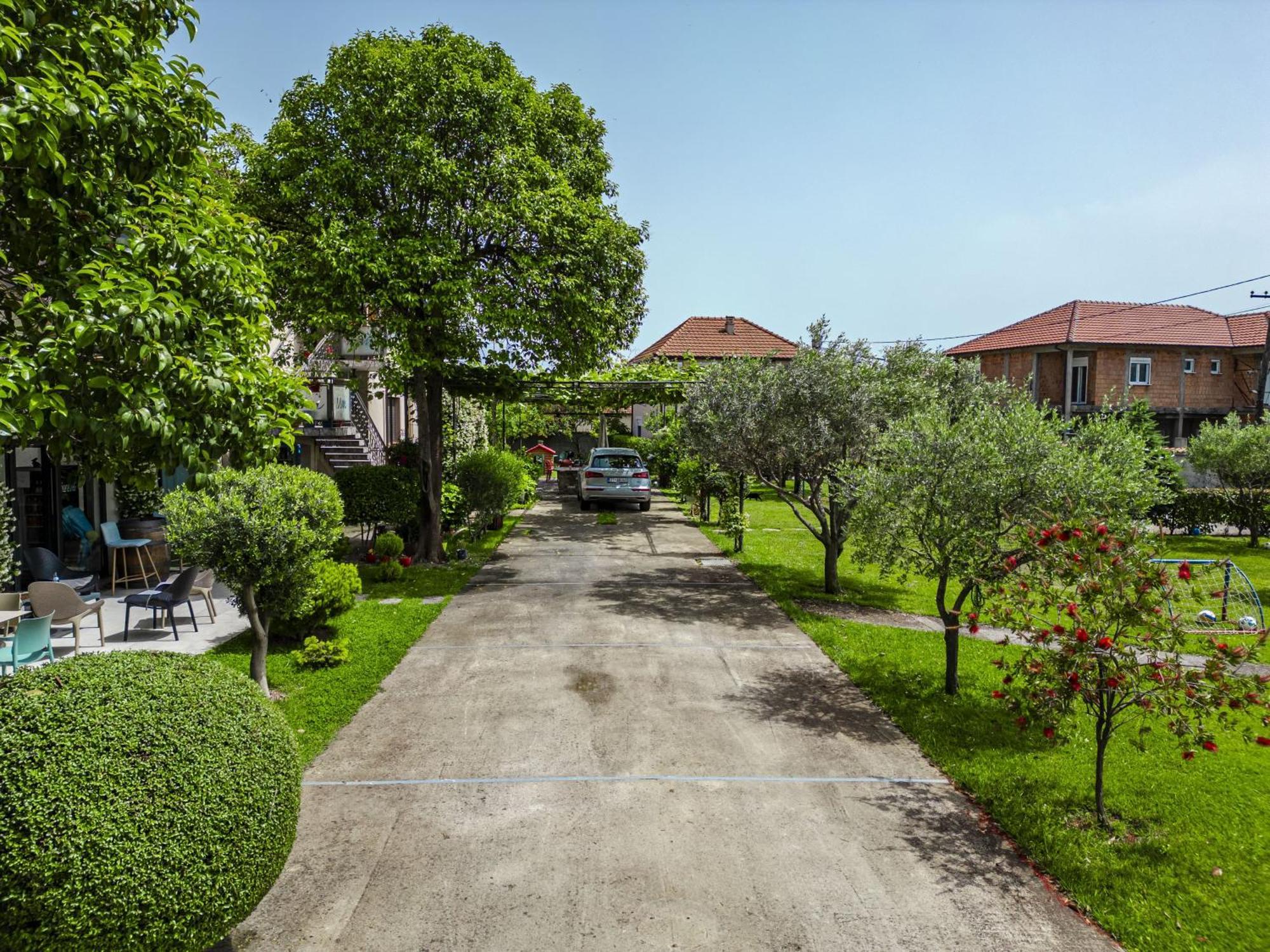 Apartments Aerodrom Podgorica Exterior foto